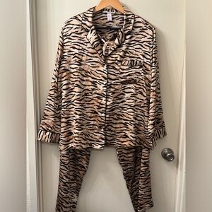 Victoria’s Secret Pajamas Size Large Excellent Condition